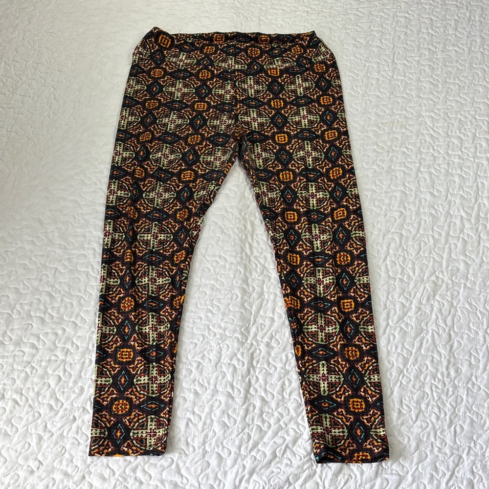 LuLaRoe geometric, tall, and curvy leggings